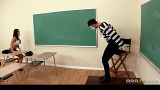 Orbitális tőgyes milf tanárnőt kupakol meg a pantomin a tanteremben - sexbrother.hu