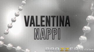 Valentina Nappi az olasz csöcsös tinédzser pornószínész hátsó bejáratba kefélve. - sexbrother.hu