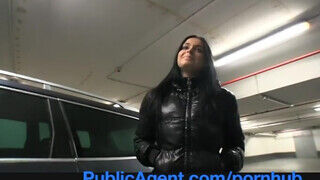 Victoria Blaze a tini fekete hajú fiatal pénzért hancúrozik az ügynökkel - sexbrother.hu