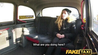 Angel Emily a francia tinédzser cafka engedi a taxisnak, hogy a punciját jól megdugja - sexbrother.hu