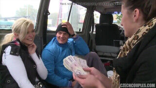 Amatőr cseh párok kúrása a furgonba pénzért