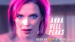Anna Bell Peaks imád játszani konzollal is meg a brutális fasszal is - sexbrother.hu