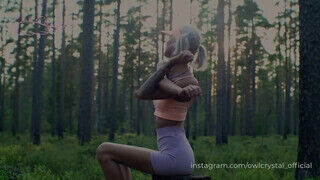 Sportos amatőr tinédzser kisasszony hímvesszőt szop az erdőben - sexbrother.hu