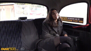 Aysha a vadító olasz fiatal csaj kufircol a taxis pasassal - sexbrother.hu