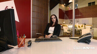 Chanel Preston a szőrös bulkeszos milf titkárnő megkefélve az irodában - sexbrother.hu
