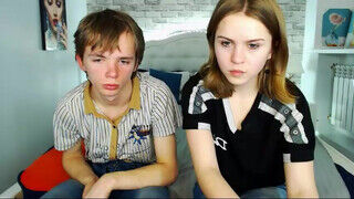 Tinédzser amatőr 18 éves tinédzser pár a webkamerába szexelnek - sexbrother.hu