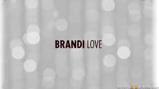 Brandi Love a bűbájos csöcsös szöszi milf meglovagolja a hímtagot - sexbrother.hu
