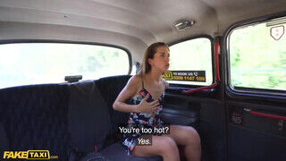 Megane Lopez a francia tinédzser suna a orbitális melegben megkívánta a taxis farkát