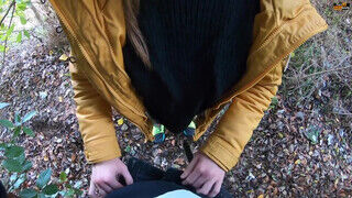 Tinédzser tinédzser barinő cidázza az erdőben a pasasa faszát - sexbrother.hu