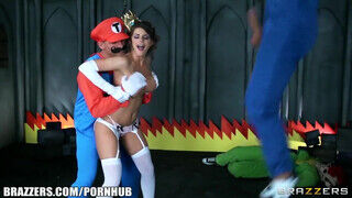 Szuper Mario és Luigi leteszteli a méretes tőgyes hercegnőt mielőtt megmentené - sexbrother.hu