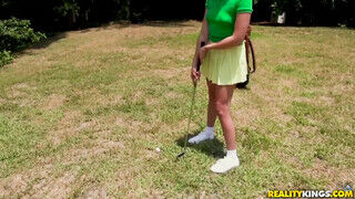 Zelda Morrison a golfos világos szőke edzés után megkívánja a pasi farkát - sexbrother.hu