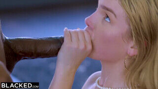 Natalie Knight a világos szőke tini tinédzser picsa gigantikus fekete cerkát akar - sexbrother.hu