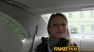 Samantha Jolie  a világos szőke milf bekapja a taxis faszát egy ingyen fuvarért - sexbrother.hu