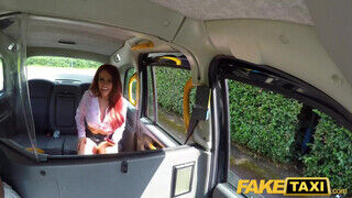 Jennifer Keelings a óriási tőgyes milf élvezi ha a taxis pali jól megdugja a hátsó ülésen