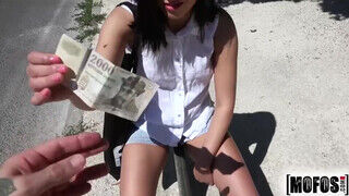 Jemmy Sapphire a tinédzser tinédzser örömlány pénzért a budai hegyekben dug - sexbrother.hu