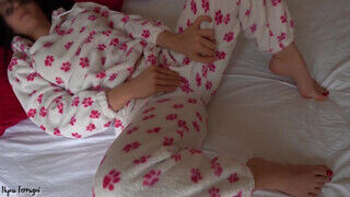 Pizsamás csöcsös orosz barinő megkúrva kora reggel - sexbrother.hu