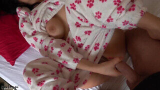 Pizsamás csöcsös orosz barinő megkúrva kora reggel - sexbrother.hu