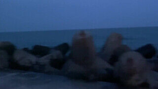 Amatőr kolosszális mellű izgató kis csaj hátulról meghágva este a tengerparton - sexbrother.hu