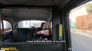 Nataly Gold a méretes cickós orosz gádzsi kupakol a taxissal