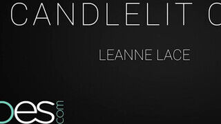 Leanne Lace a kerek kicsike keblű pipi kényezteti magát fürdés után