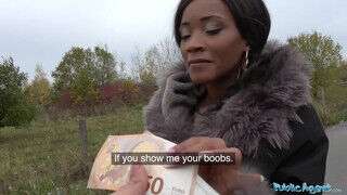 Kiki Minaj a brit tini nőci pénzért szeretkezik bárkivel