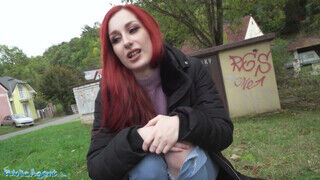 Angol tini csábító vörös hajú fiatalasszony megkettyintve