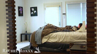 Rachel Roxxx a csöcsös milf muffjába méretes hímvesszőt raknak be - sexbrother.hu