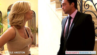 Nicole Aniston a szöszi hitves a szomszéd pasassal kúr - sexbrother.hu