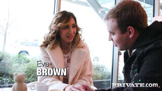 Eva Brown a világos szőke milf három fekete palival kúr - sexbrother.hu