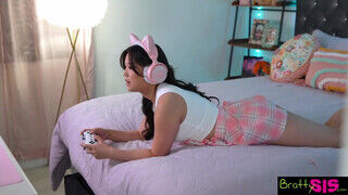 Lulu Chu a japán gamer tinédzser nőci reszel a nevelő tesóval - sexbrother.hu