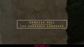 Vanessa Hell a kicsike csöcsű milf borotvált bulkesza megkettyintve - sexbrother.hu