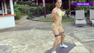Dél Amerikai csábító hatalmas mellű amatőr milf bikiniben edz - sexbrother.hu