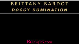 Brittany Bardot a perverz világos szőke milf fenékbe reszelve - sexbrother.hu