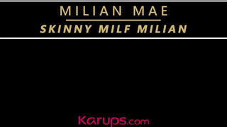 Milian Mae a csini karcsú szöszi milf kényezteti magát - sexbrother.hu