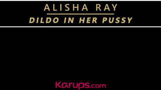 Alisha Ray a beindult szöszi milf egy dildóval izgatja a punciját - sexbrother.hu