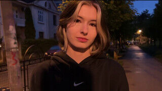 Cutie Kim a 18 éves orosz kisasszony megkúrelva hátulról - sexbrother.hu