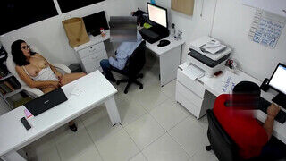martinasmith a csöcsös csajszika az irodában kufircol a munkatársával