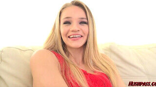 Scarlett a pici keblű pipi megkettyintve a castingon - sexbrother.hu