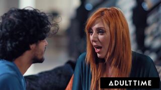 Ebben az Adult Time videóban Lauren Phillips, a vörös hajú, dús cicis milf, hatalmas, kívánatos mellekkel és formás, gömbölyű popóval, egy szexterapeuta szerepében csábít el egy ideges, tinédzser tinisrácot. A terápiás szoba gyorsan egy nyers, szókimmondó