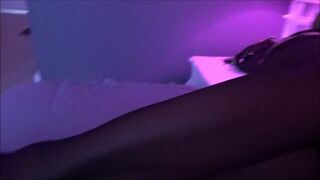 Brianna Beach, a tapasztalt, kerek anya, egy randiestén nem bír magával, és vad, gátlástalan szexbe keveredik a mostohafiával, miközben a buja, öreg teste minden mozdulatával őrületbe kergeti a srácot. - sexbrother.hu
