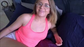 Taylor Blake, a telt, dús pawg fiatal mostohanővér nem tud ellenállni a vágyainak, és segítséget kér a mostohabátyjától, ami gyorsan vad, gátlástalan szexbe fordul, miközben a gömbölyű, feszes teste minden mozdulatával őrületbe kergeti a srácot.
